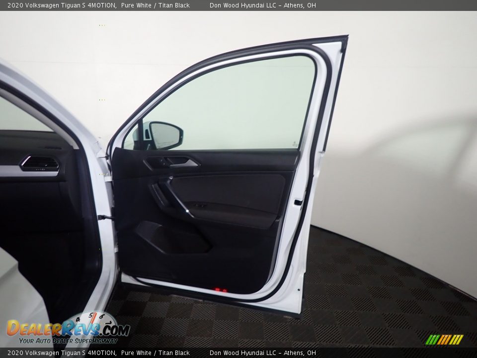 2020 Volkswagen Tiguan S 4MOTION Pure White / Titan Black Photo #35