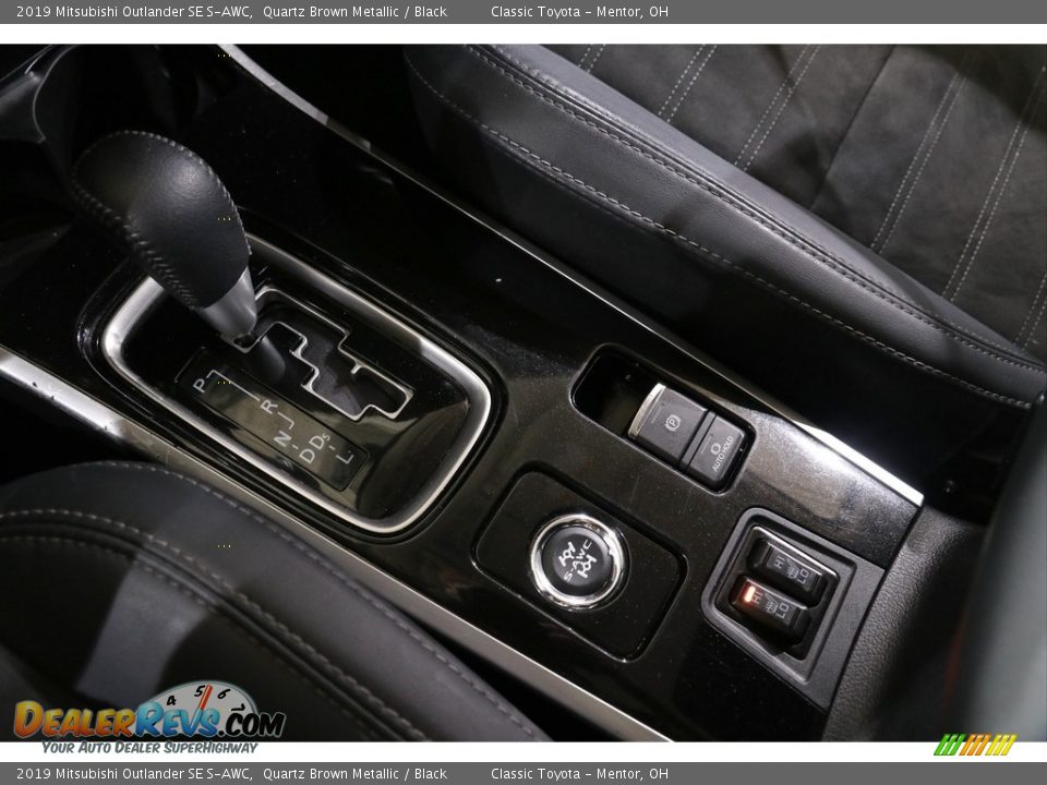 2019 Mitsubishi Outlander SE S-AWC Shifter Photo #33
