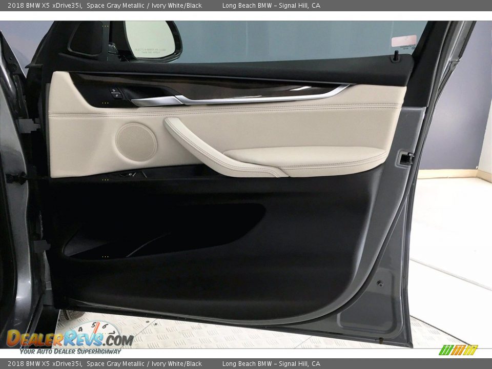 2018 BMW X5 xDrive35i Space Gray Metallic / Ivory White/Black Photo #24