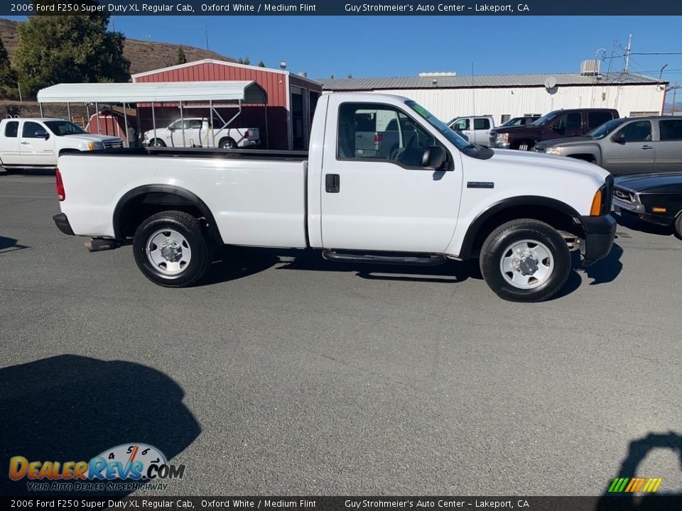 2006 Ford F250 Super Duty XL Regular Cab Oxford White / Medium Flint Photo #2