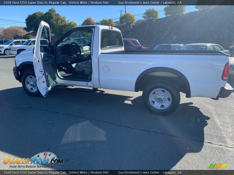 2006 Ford F250 Super Duty XL Regular Cab Oxford White / Medium Flint Photo #5