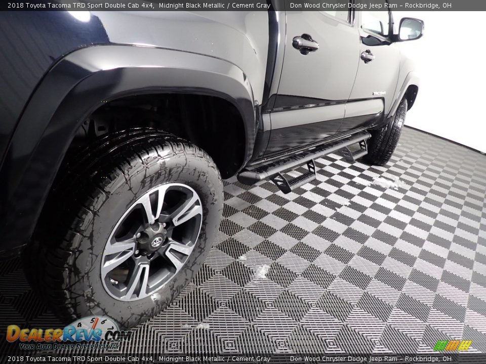2018 Toyota Tacoma TRD Sport Double Cab 4x4 Midnight Black Metallic / Cement Gray Photo #16