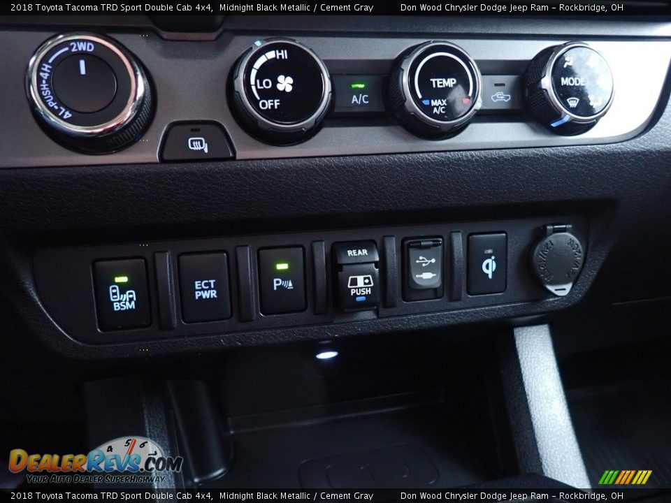2018 Toyota Tacoma TRD Sport Double Cab 4x4 Midnight Black Metallic / Cement Gray Photo #26