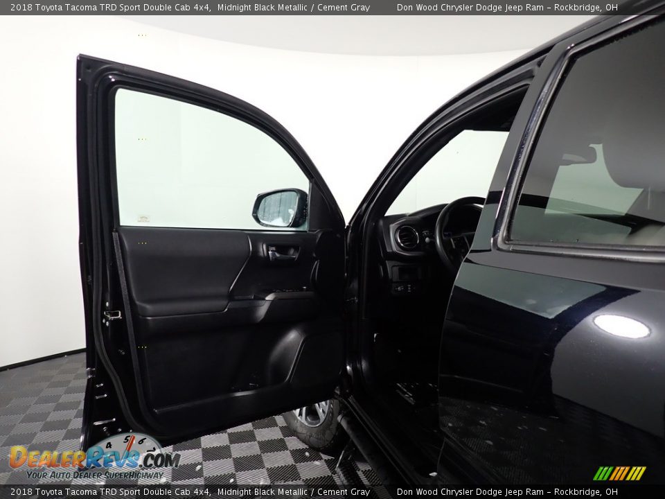 2018 Toyota Tacoma TRD Sport Double Cab 4x4 Midnight Black Metallic / Cement Gray Photo #28