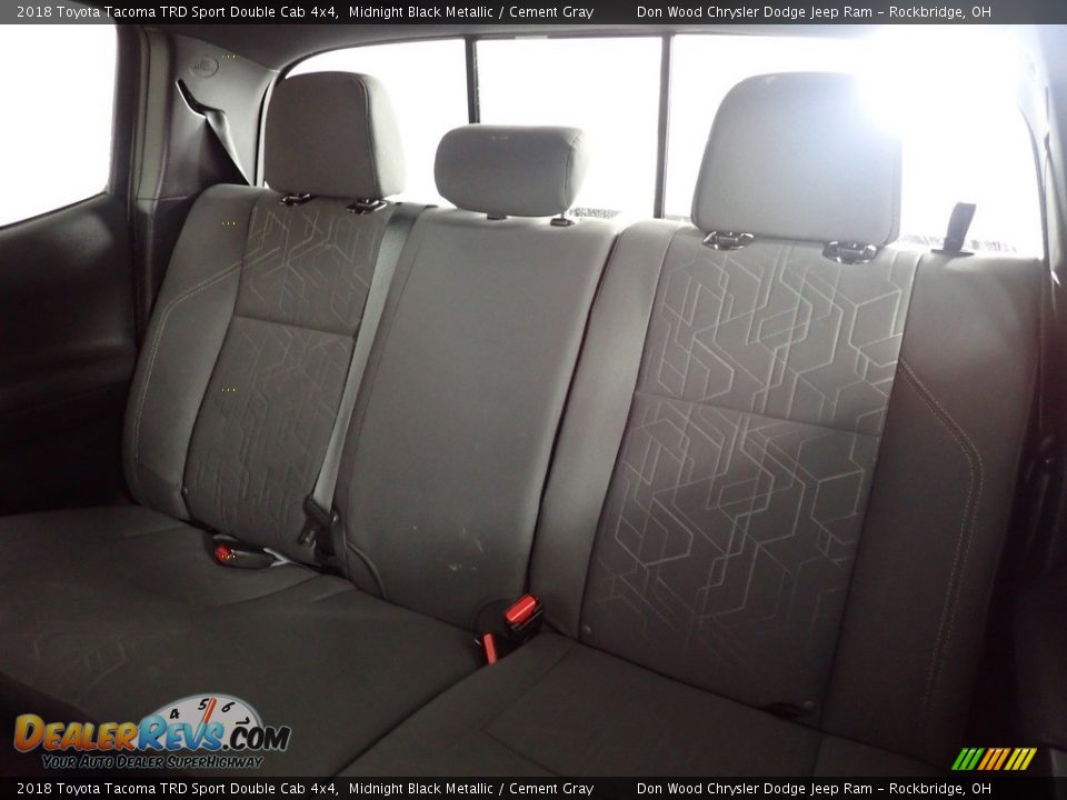 2018 Toyota Tacoma TRD Sport Double Cab 4x4 Midnight Black Metallic / Cement Gray Photo #33