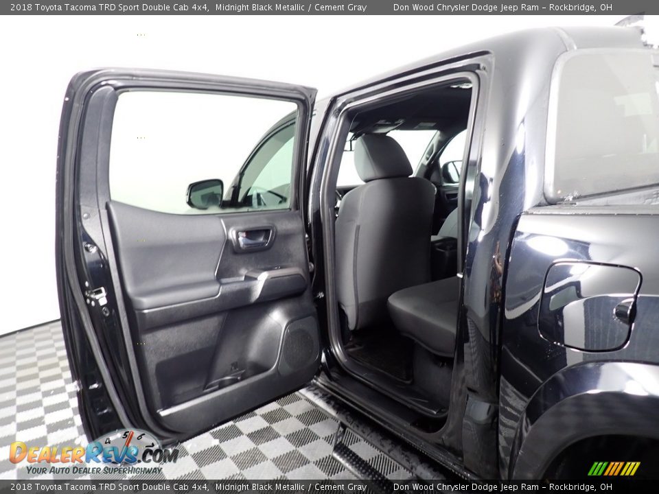 2018 Toyota Tacoma TRD Sport Double Cab 4x4 Midnight Black Metallic / Cement Gray Photo #34