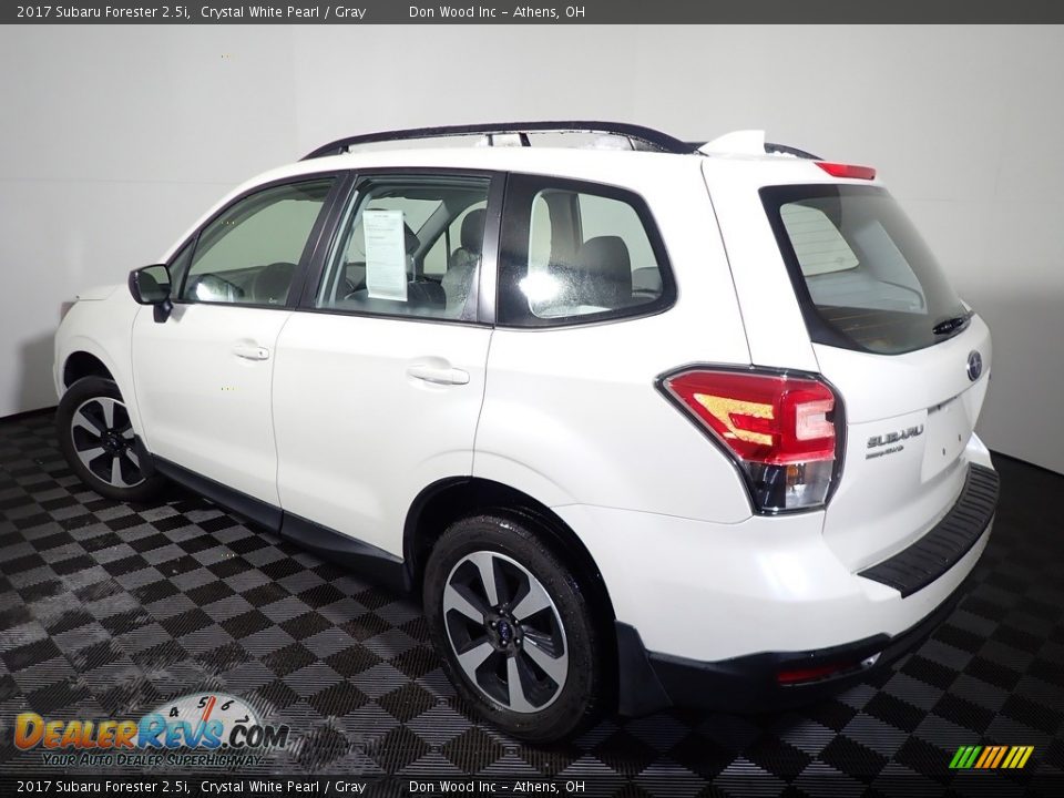 2017 Subaru Forester 2.5i Crystal White Pearl / Gray Photo #10