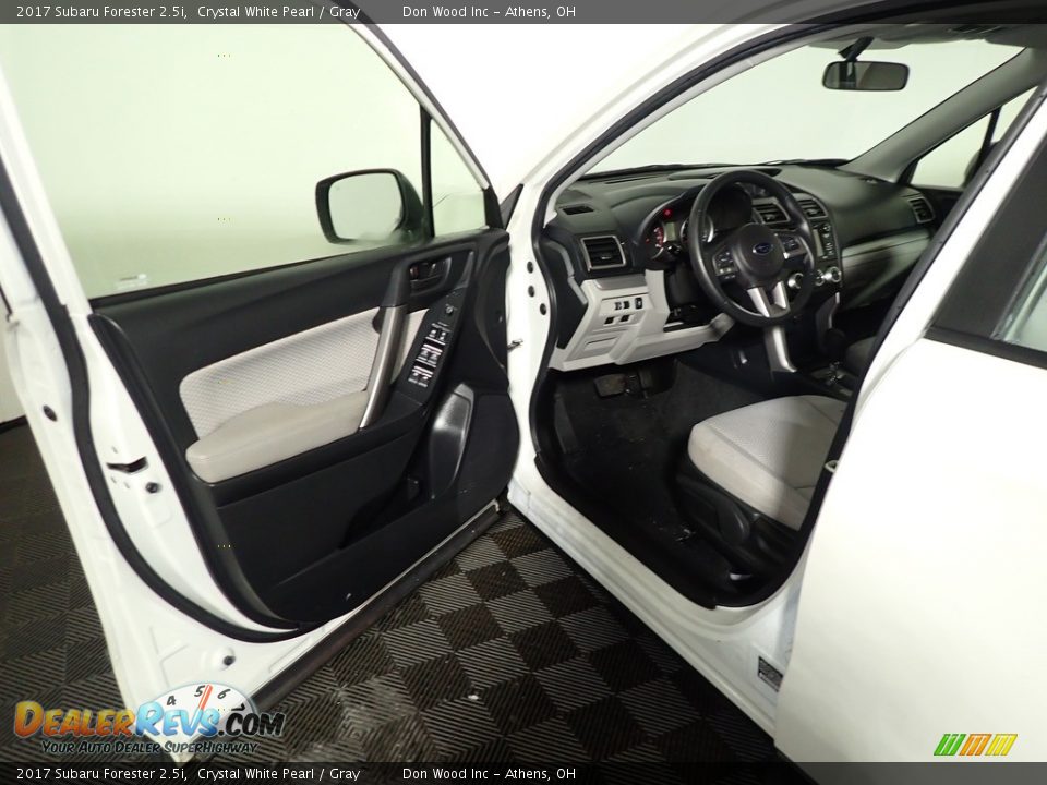 2017 Subaru Forester 2.5i Crystal White Pearl / Gray Photo #18