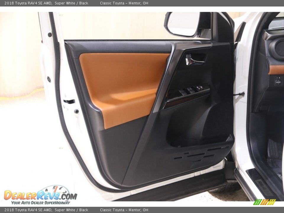 2018 Toyota RAV4 SE AWD Super White / Black Photo #4