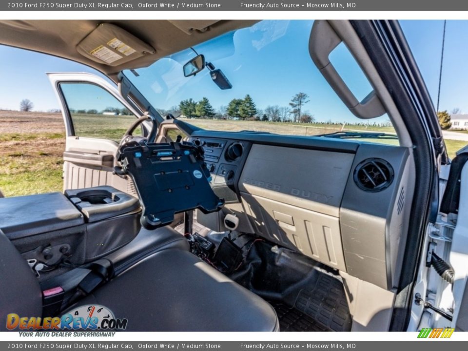 2010 Ford F250 Super Duty XL Regular Cab Oxford White / Medium Stone Photo #26