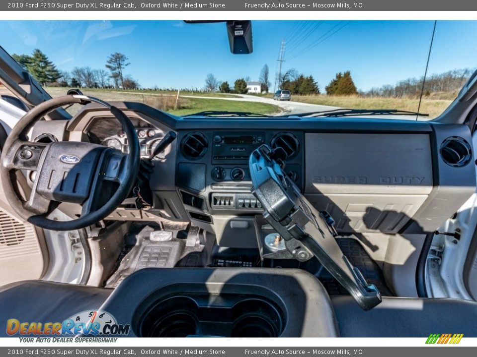 2010 Ford F250 Super Duty XL Regular Cab Oxford White / Medium Stone Photo #29