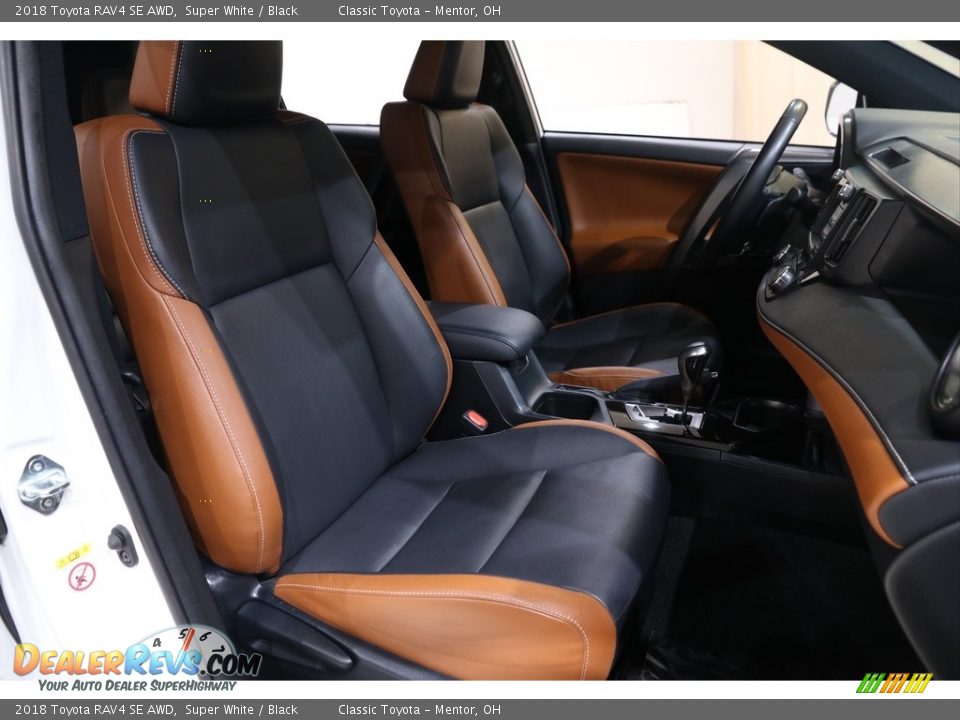 2018 Toyota RAV4 SE AWD Super White / Black Photo #15