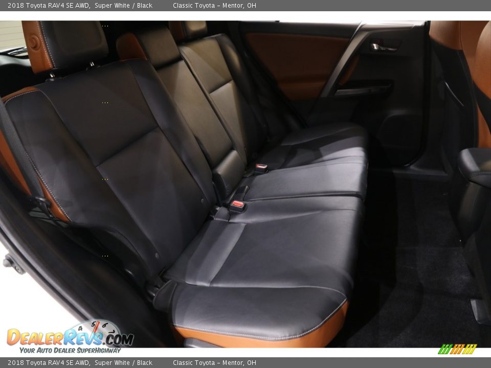 2018 Toyota RAV4 SE AWD Super White / Black Photo #16