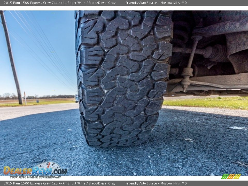 2015 Ram 1500 Express Crew Cab 4x4 Bright White / Black/Diesel Gray Photo #11