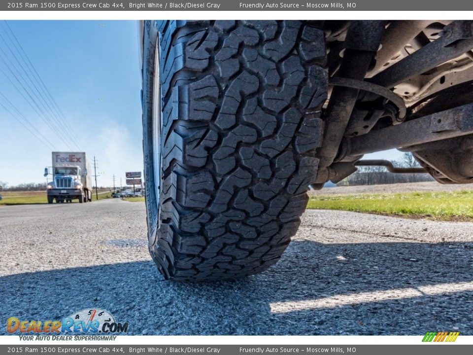 2015 Ram 1500 Express Crew Cab 4x4 Bright White / Black/Diesel Gray Photo #12