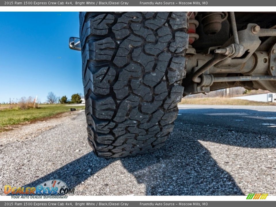 2015 Ram 1500 Express Crew Cab 4x4 Bright White / Black/Diesel Gray Photo #16