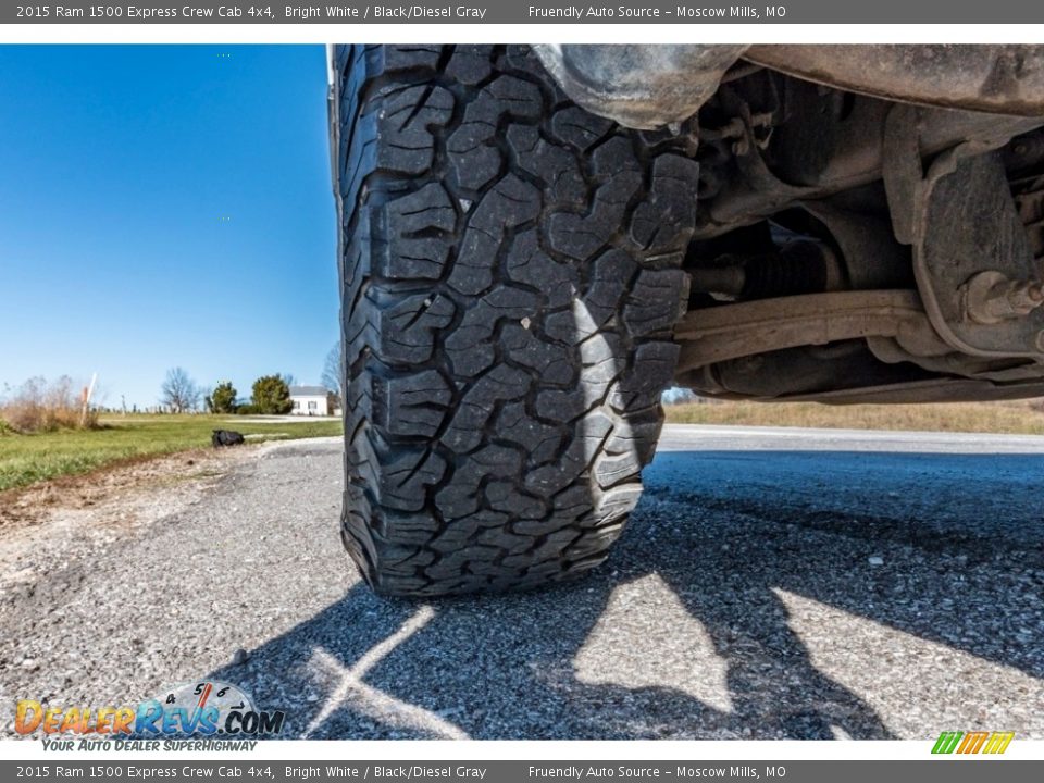 2015 Ram 1500 Express Crew Cab 4x4 Bright White / Black/Diesel Gray Photo #17