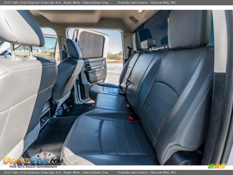 2015 Ram 1500 Express Crew Cab 4x4 Bright White / Black/Diesel Gray Photo #24