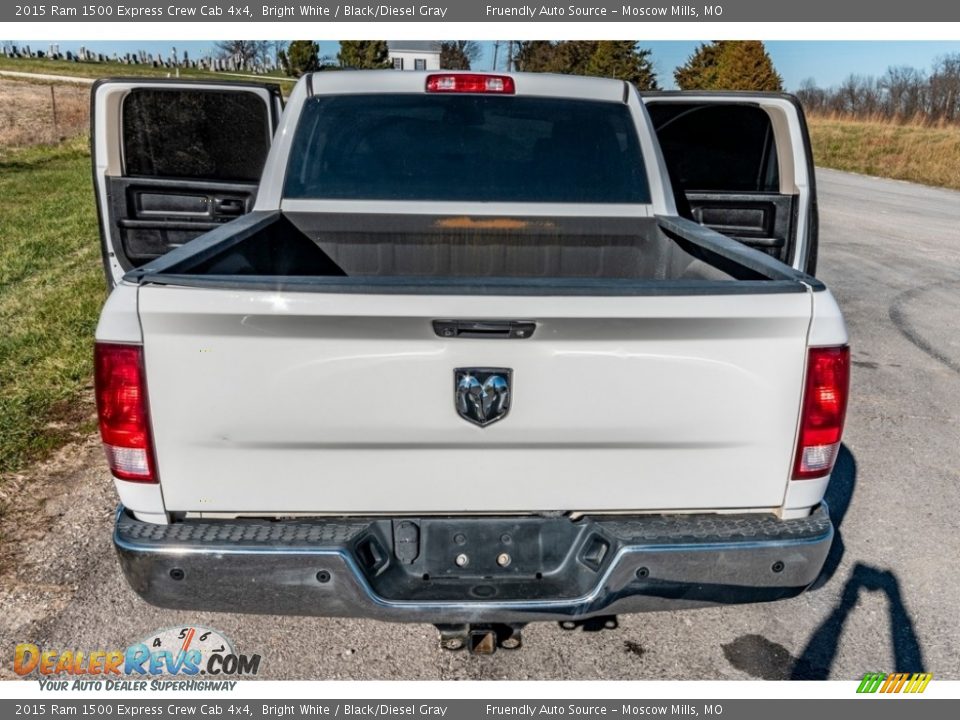 2015 Ram 1500 Express Crew Cab 4x4 Bright White / Black/Diesel Gray Photo #26