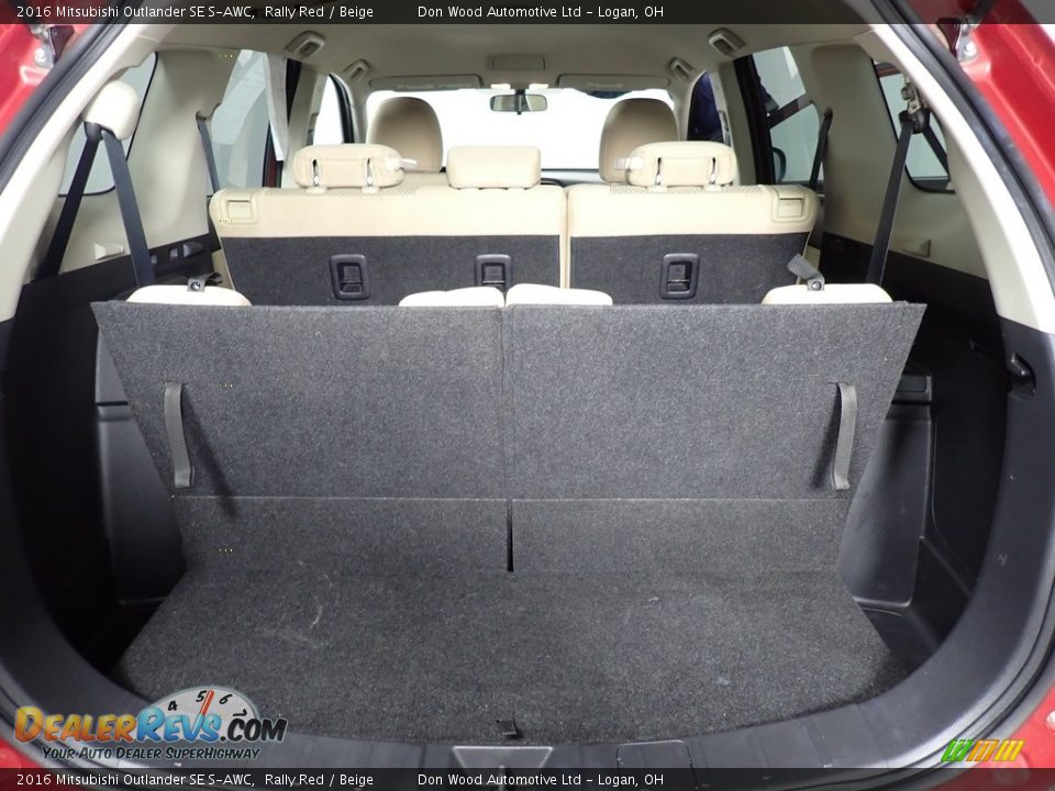 2016 Mitsubishi Outlander SE S-AWC Trunk Photo #13