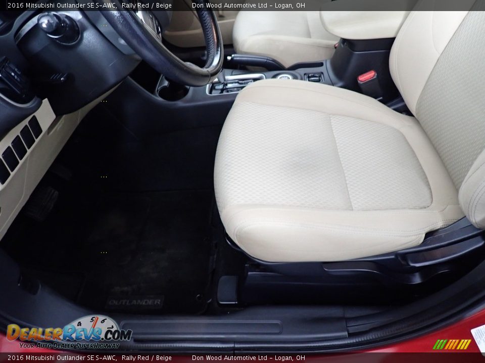 Front Seat of 2016 Mitsubishi Outlander SE S-AWC Photo #21