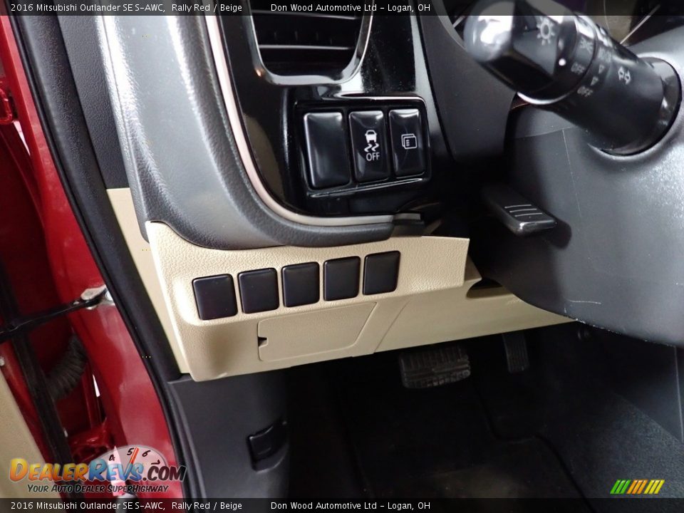 Controls of 2016 Mitsubishi Outlander SE S-AWC Photo #22