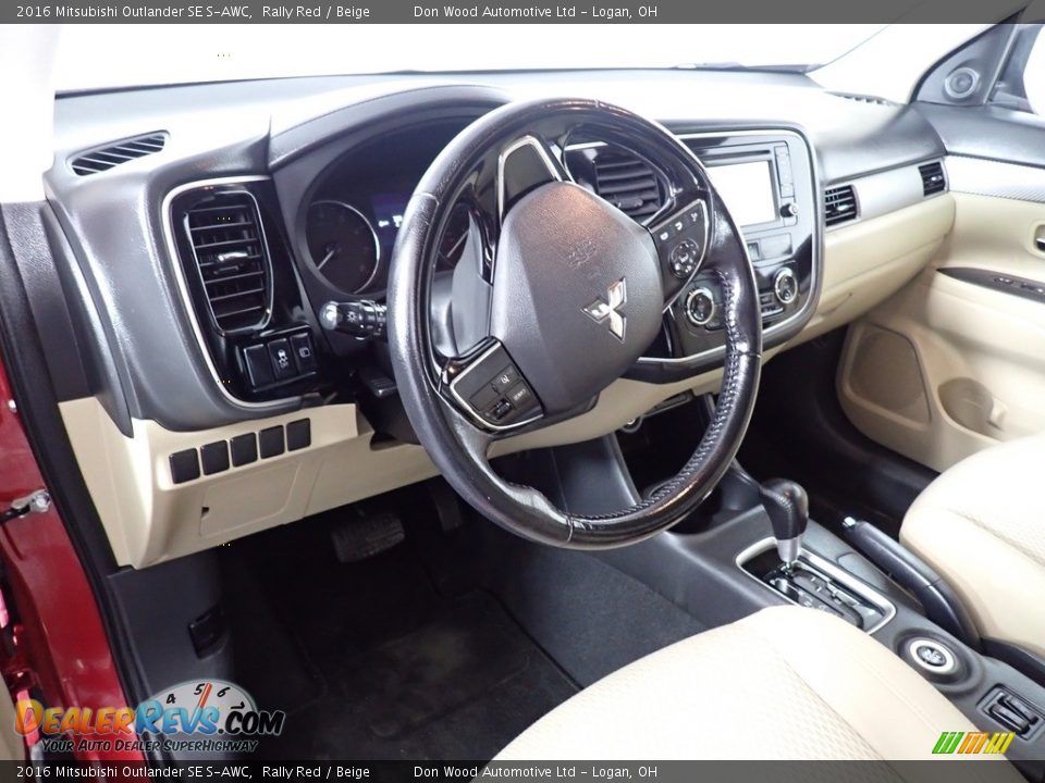 Dashboard of 2016 Mitsubishi Outlander SE S-AWC Photo #23