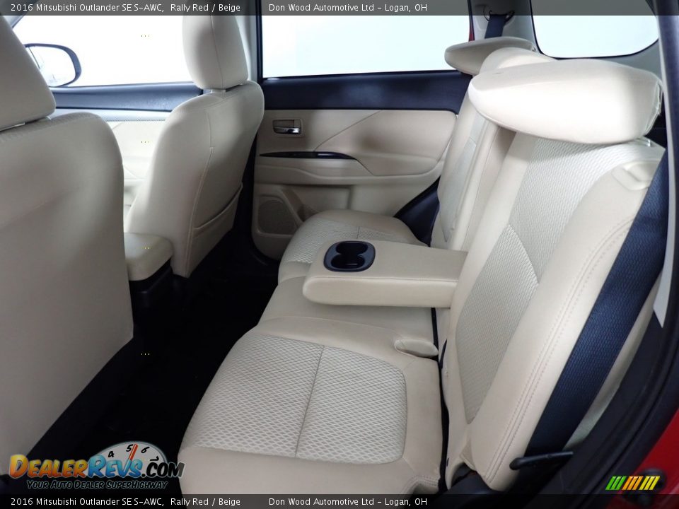 Rear Seat of 2016 Mitsubishi Outlander SE S-AWC Photo #26