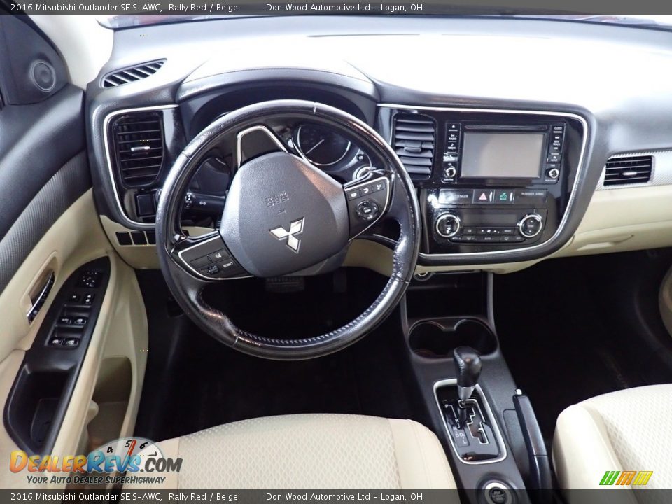 Dashboard of 2016 Mitsubishi Outlander SE S-AWC Photo #27