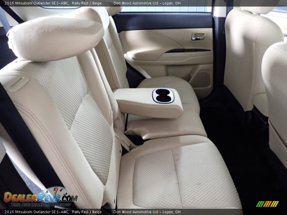 Rear Seat of 2016 Mitsubishi Outlander SE S-AWC Photo #29