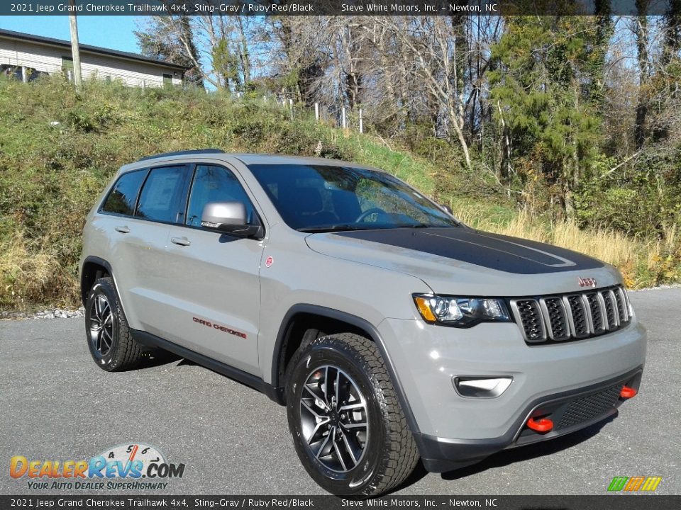 Front 3/4 View of 2021 Jeep Grand Cherokee Trailhawk 4x4 Photo #4