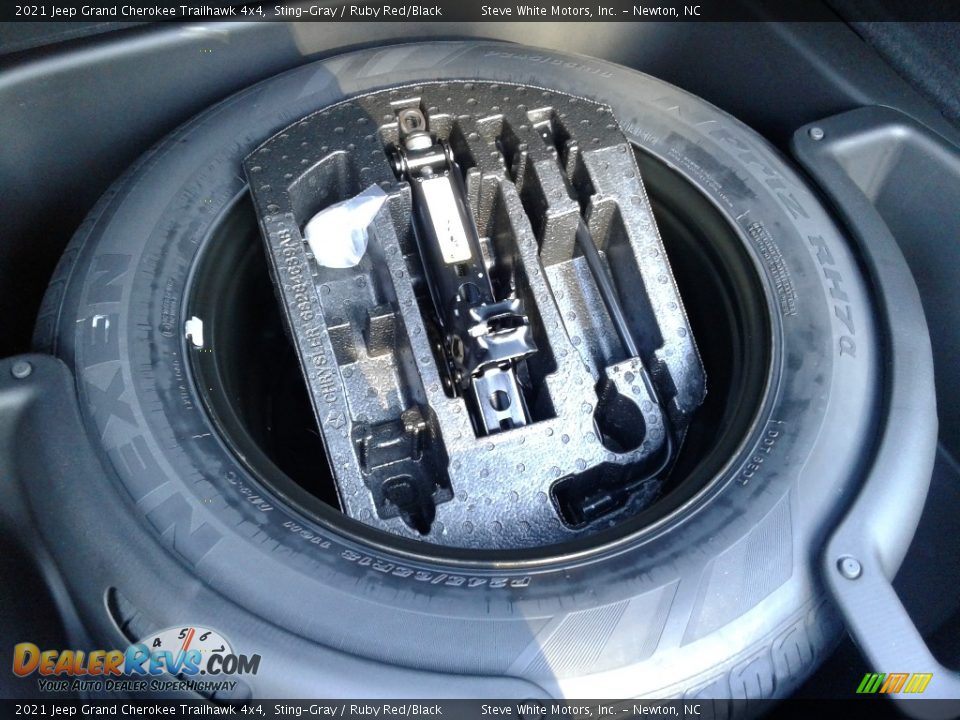 Tool Kit of 2021 Jeep Grand Cherokee Trailhawk 4x4 Photo #16