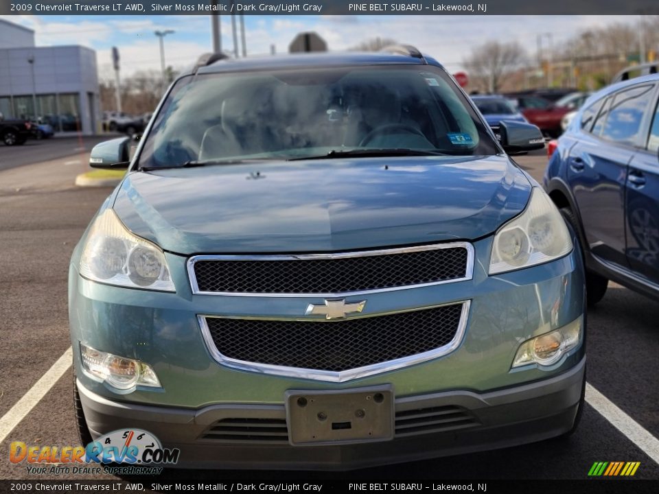 2009 Chevrolet Traverse LT AWD Silver Moss Metallic / Dark Gray/Light Gray Photo #2