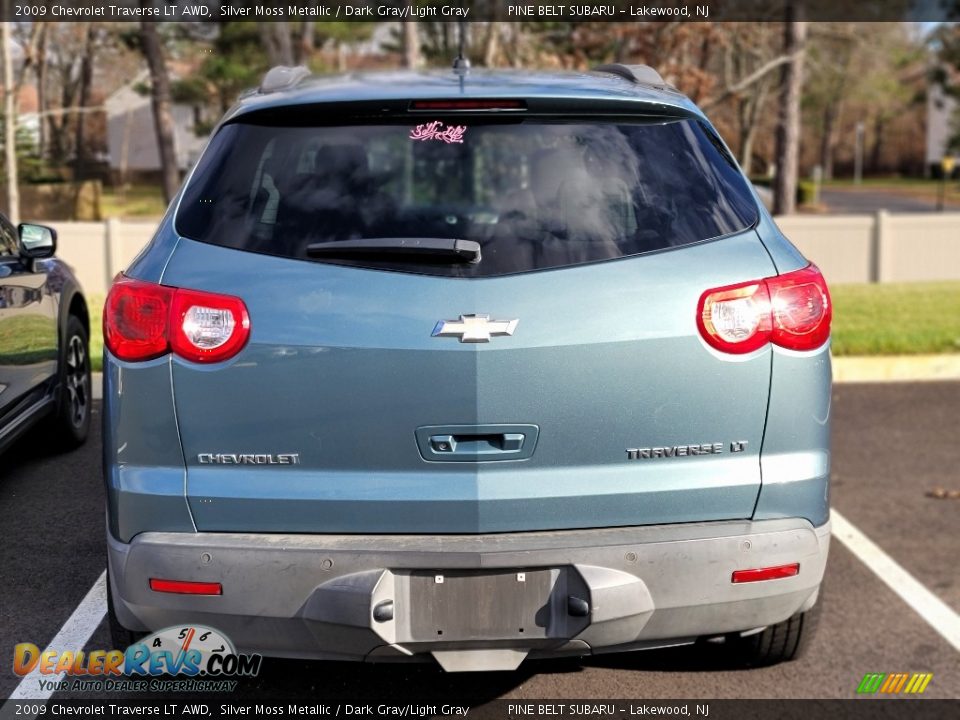 2009 Chevrolet Traverse LT AWD Silver Moss Metallic / Dark Gray/Light Gray Photo #3