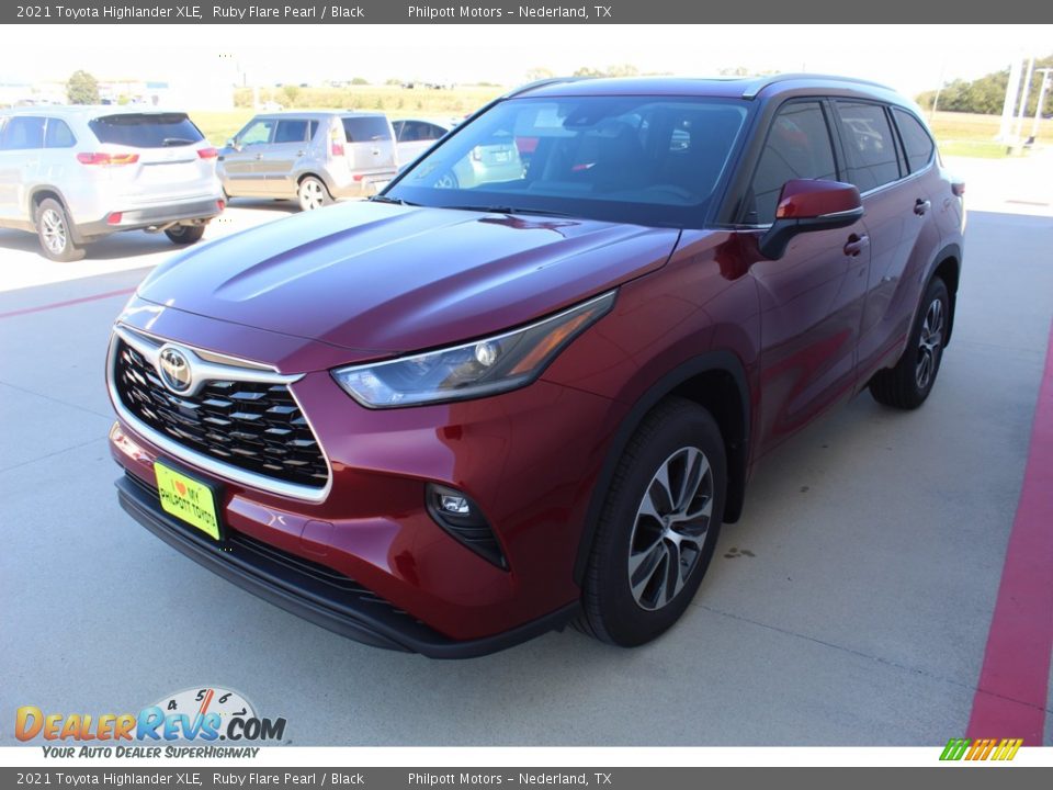 2021 Toyota Highlander XLE Ruby Flare Pearl / Black Photo #4