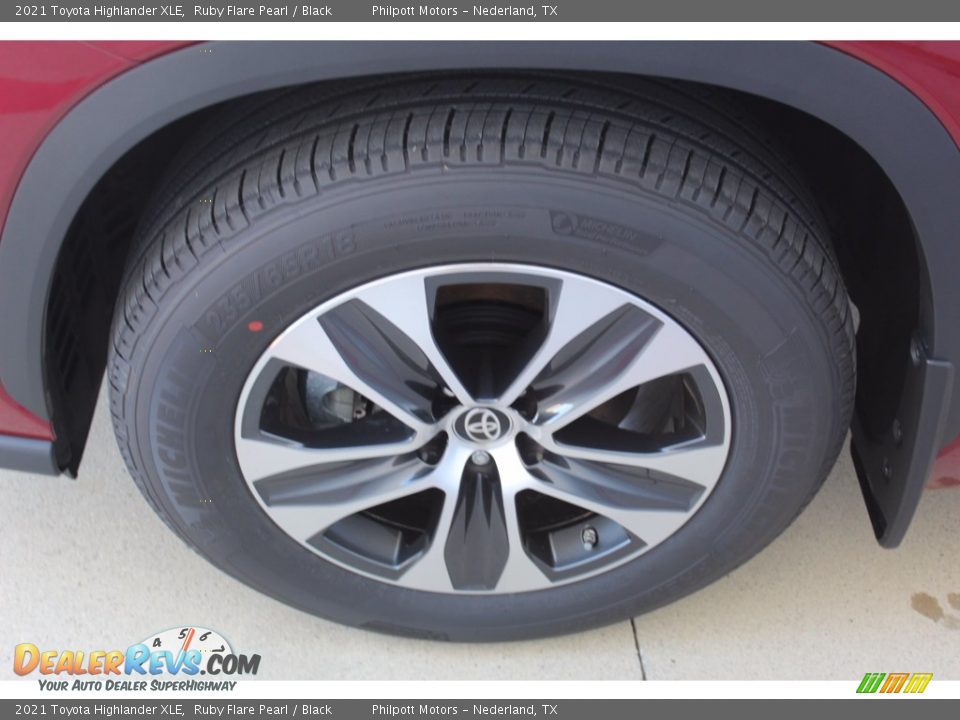 2021 Toyota Highlander XLE Ruby Flare Pearl / Black Photo #5