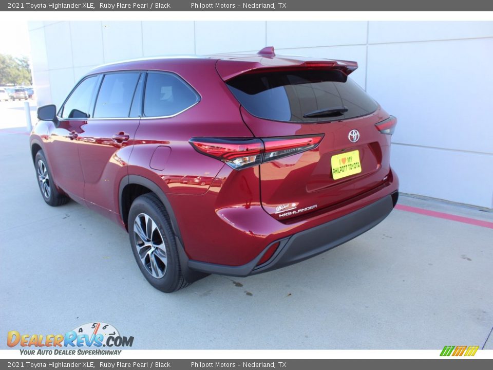 2021 Toyota Highlander XLE Ruby Flare Pearl / Black Photo #6
