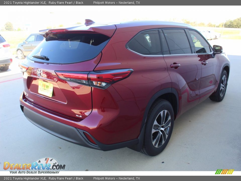 2021 Toyota Highlander XLE Ruby Flare Pearl / Black Photo #8