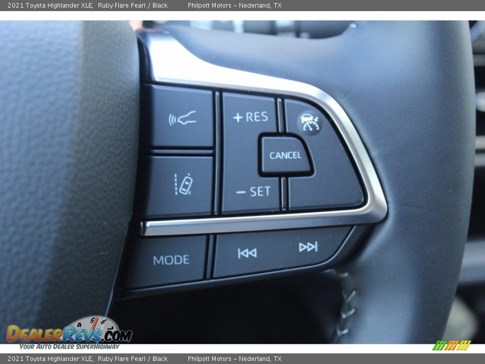 2021 Toyota Highlander XLE Ruby Flare Pearl / Black Photo #12