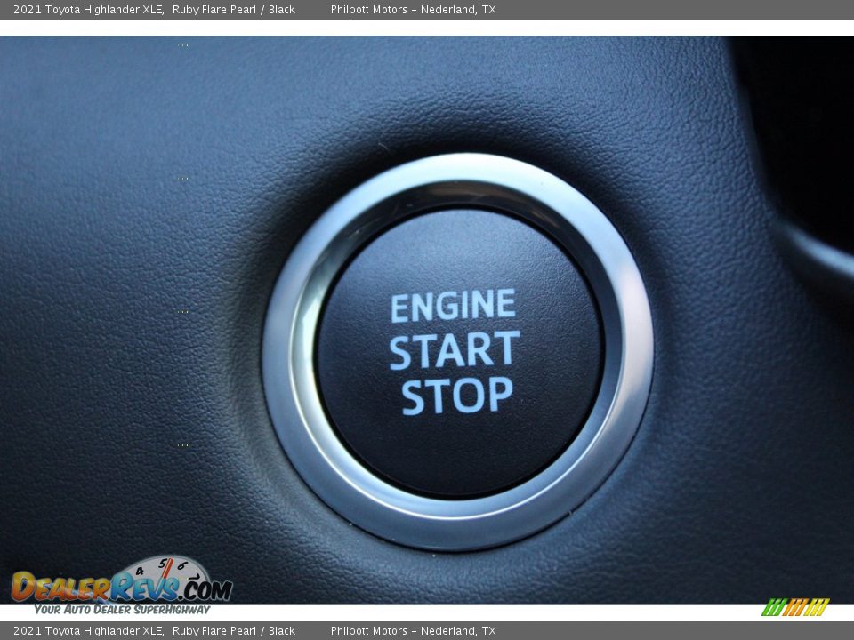 2021 Toyota Highlander XLE Ruby Flare Pearl / Black Photo #17