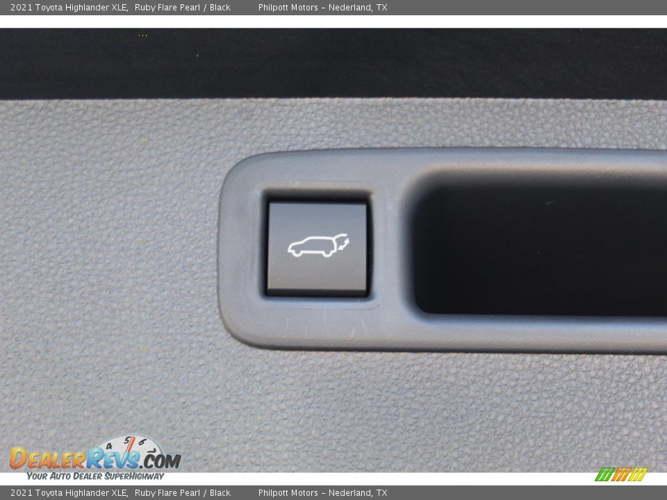 2021 Toyota Highlander XLE Ruby Flare Pearl / Black Photo #24