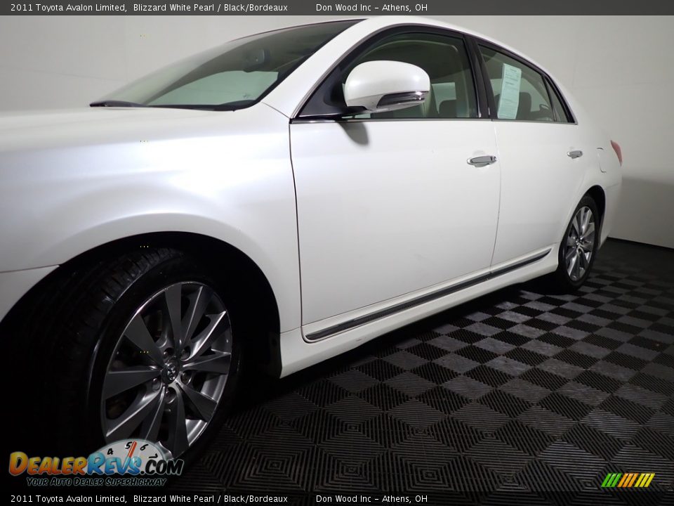 2011 Toyota Avalon Limited Blizzard White Pearl / Black/Bordeaux Photo #9