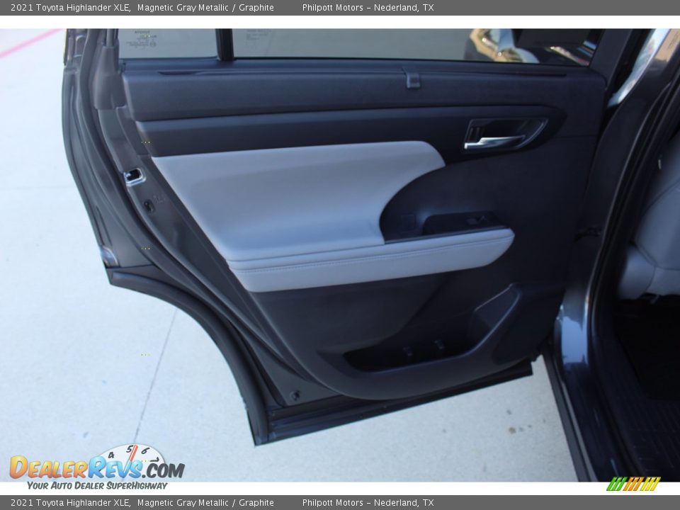 2021 Toyota Highlander XLE Magnetic Gray Metallic / Graphite Photo #15
