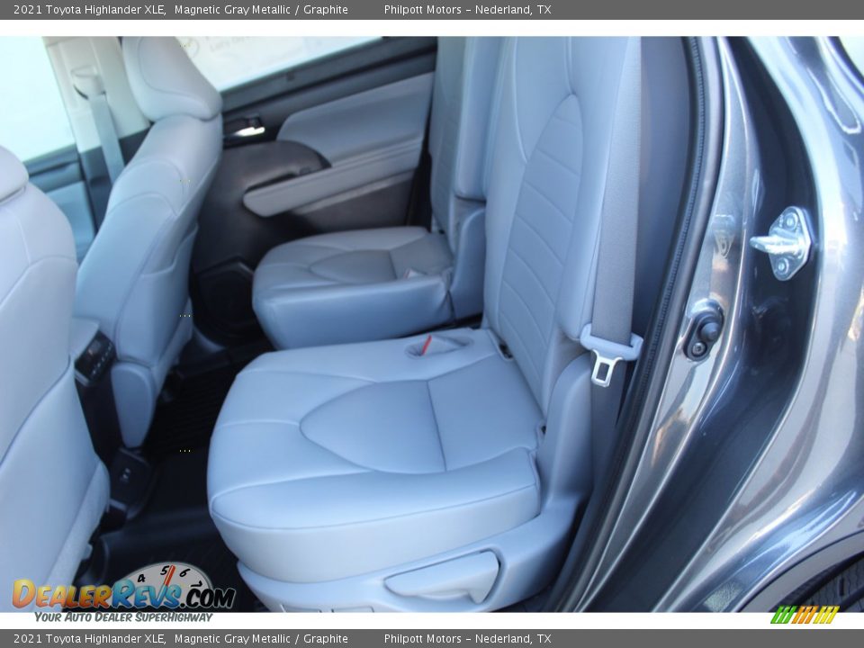 2021 Toyota Highlander XLE Magnetic Gray Metallic / Graphite Photo #16