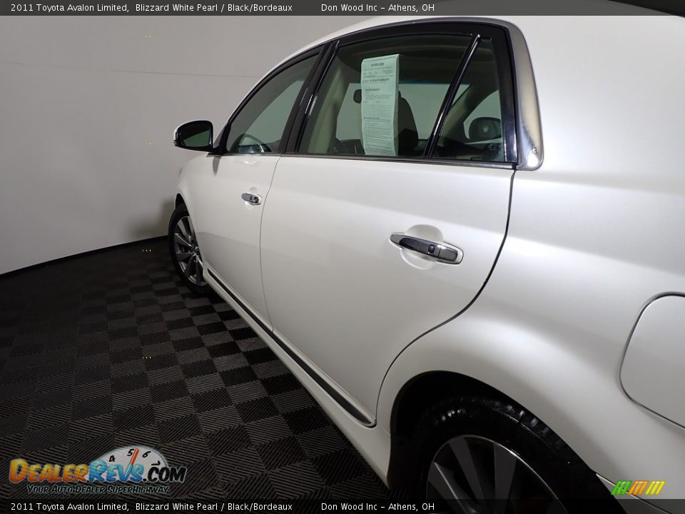 2011 Toyota Avalon Limited Blizzard White Pearl / Black/Bordeaux Photo #17