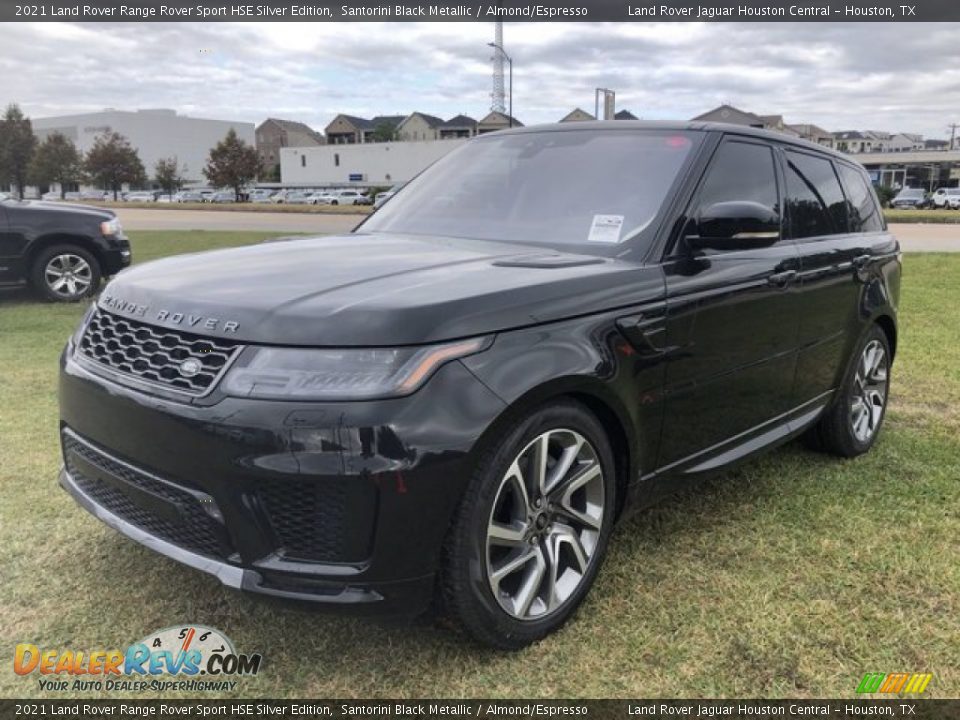 Front 3/4 View of 2021 Land Rover Range Rover Sport HSE Silver Edition Photo #2