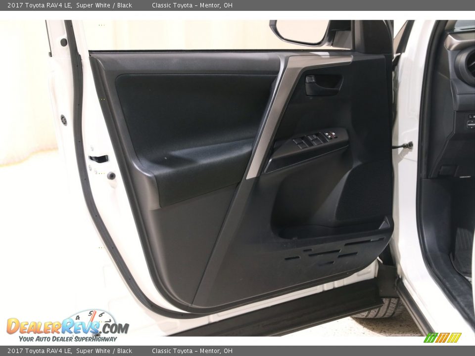 2017 Toyota RAV4 LE Super White / Black Photo #4