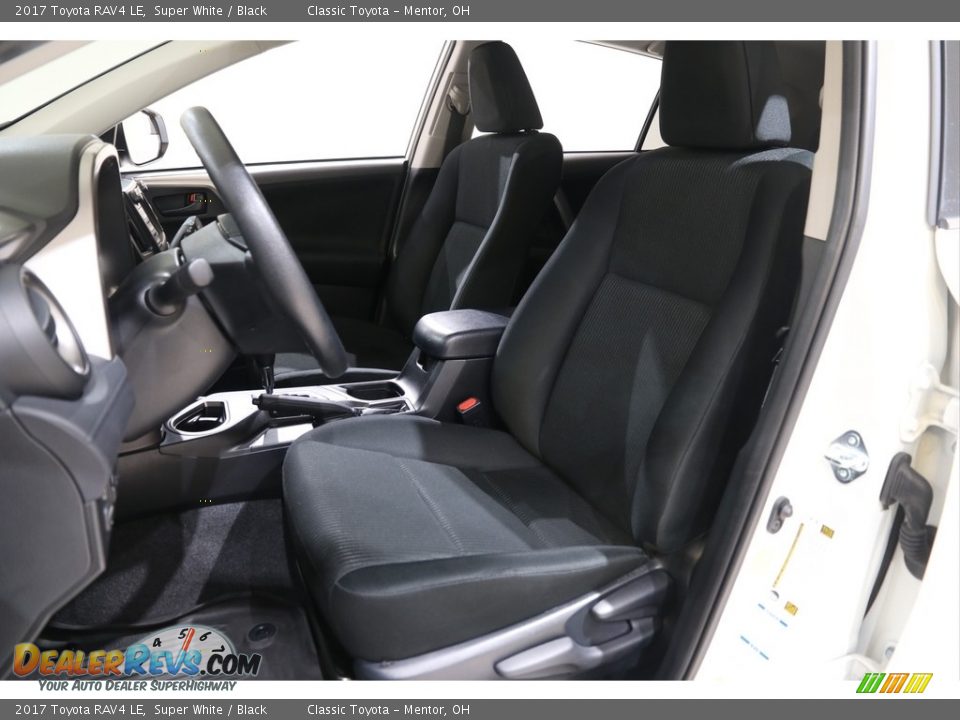 2017 Toyota RAV4 LE Super White / Black Photo #5