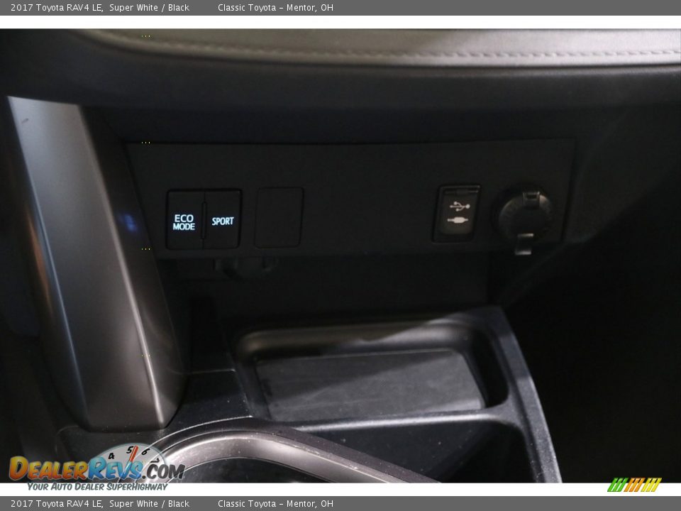 2017 Toyota RAV4 LE Super White / Black Photo #12