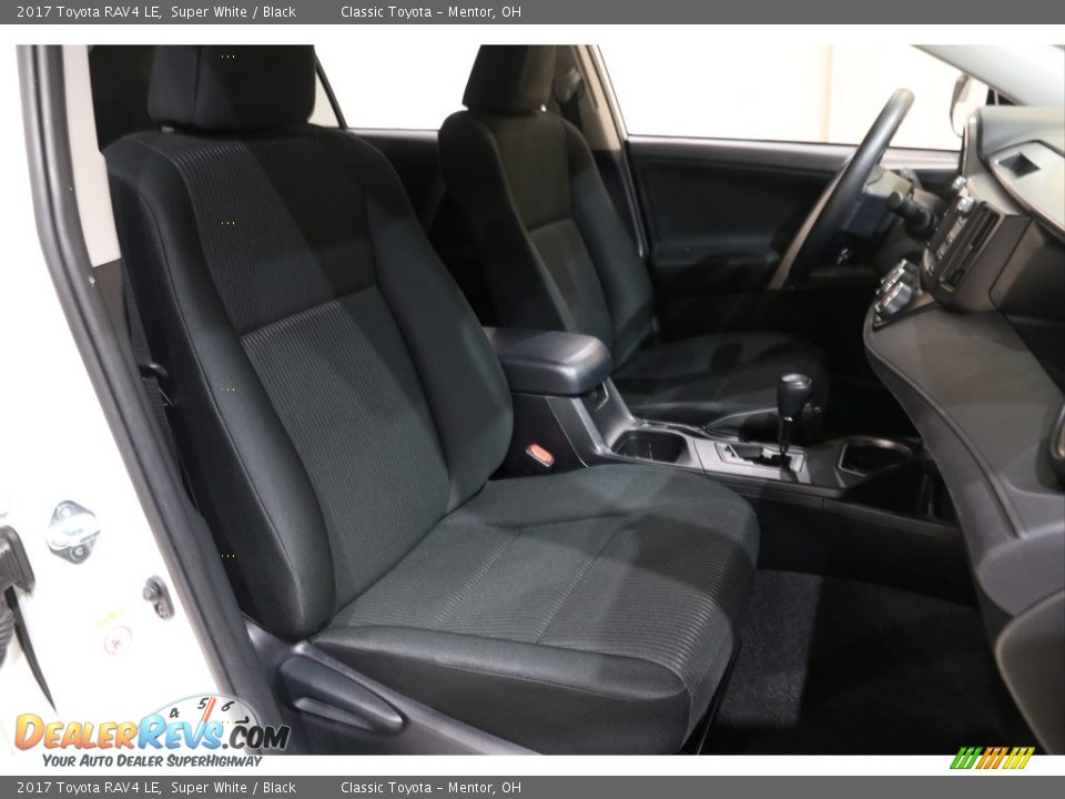 2017 Toyota RAV4 LE Super White / Black Photo #14